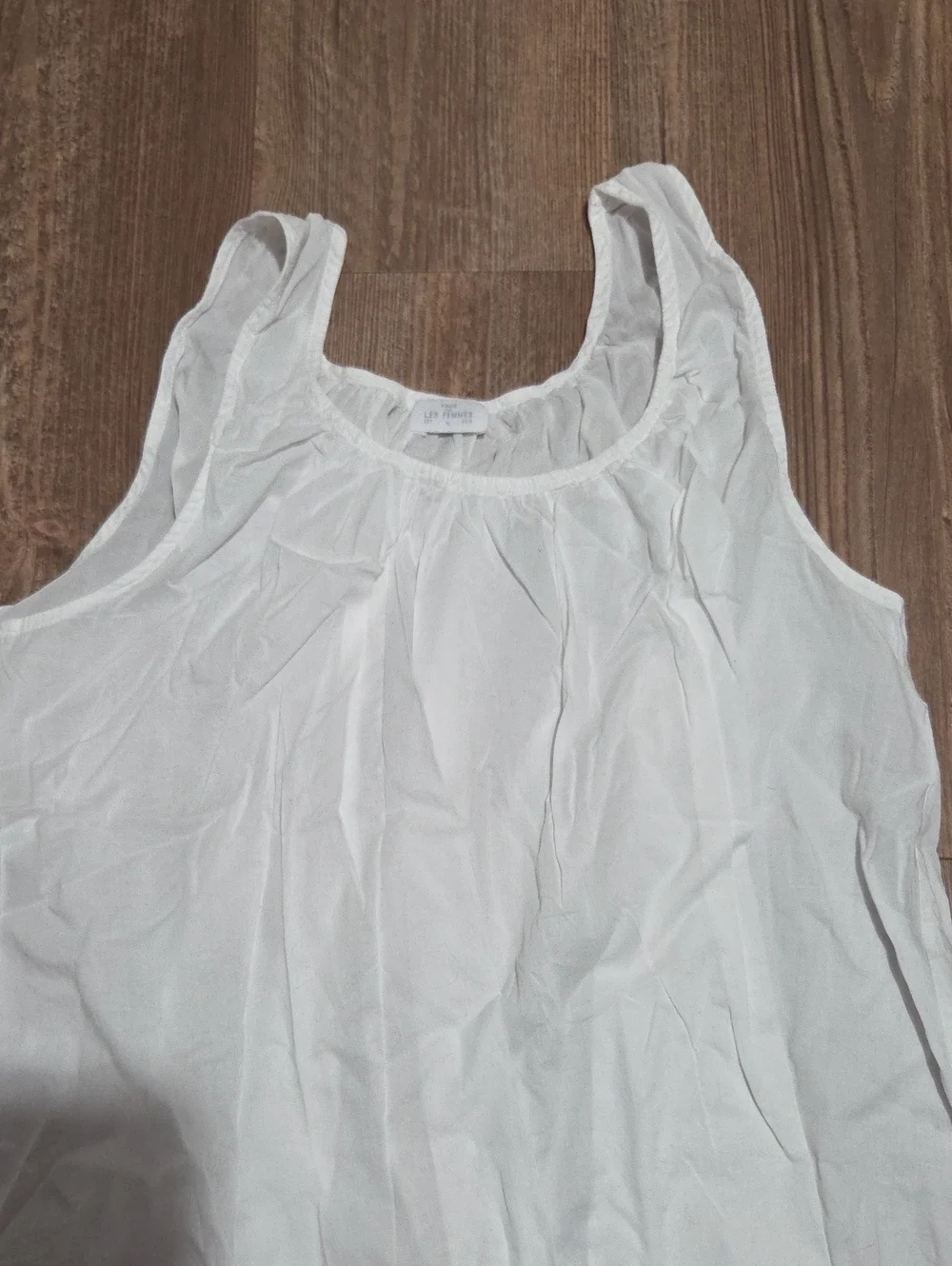 Pour Les Femmes White Sleeveless Lightweight Nightgown